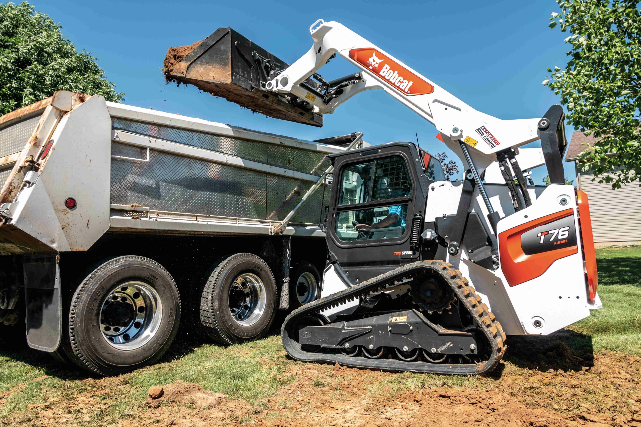 Bobcat T-76 compact track 